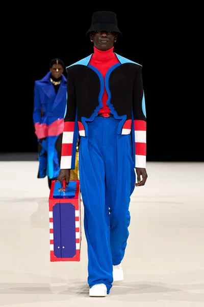 Look 28